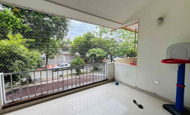 Casa Comercial con Apto Independiente sobre la calle 7 en la Gaitana