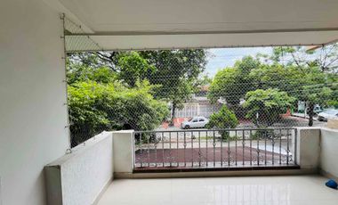 Casa Comercial con Apto Independiente sobre la calle 7 en la Gaitana