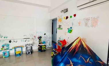 Casa Comercial con Apto Independiente sobre la calle 7 en la Gaitana