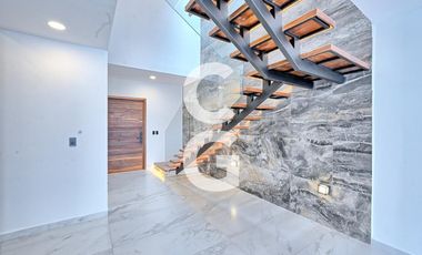 Casa en Venta en Cancún en Residencial Rio con 4 Recámaras y Alberca