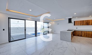 Casa en Venta en Cancún en Residencial Rio con 4 Recámaras y Alberca