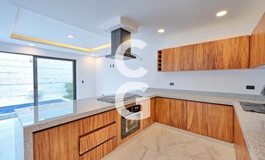 Casa en Venta en Cancún en Residencial Rio con 4 Recámaras y Alberca