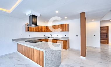 Casa en Venta en Cancún en Residencial Rio con 4 Recámaras y Alberca