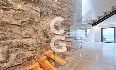 Casa en Venta en Cancún en Residencial Rio con 4 Recámaras y Alberca