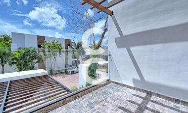 Casa en Venta en Cancún en Residencial Rio con 4 Recámaras y Alberca