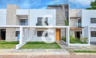Casa en Venta en Cancún en Residencial Rio con 4 Recámaras y Alberca