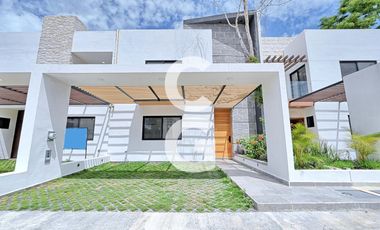 Casa en Venta en Cancún en Residencial Rio con 4 Recámaras y Alberca