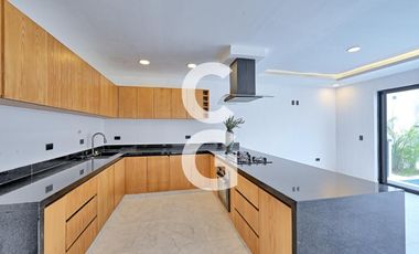 Casa en Venta en Cancún en Residencial Rio con 4 Recámaras y Alberca