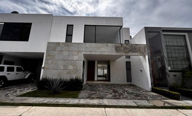 Casa en Venta $4,100,000.00 dentro del Coto Seneca, El Campestre Residencial, CP.45221 en Zapopan, Jalisco, México