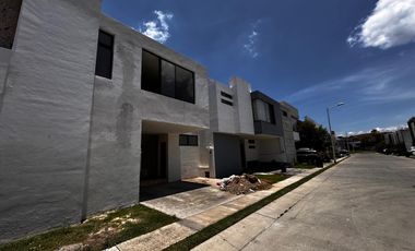 Casa en Venta $4,100,000.00 dentro del Coto Seneca, El Campestre Residencial, CP.45221 en Zapopan, Jalisco, México