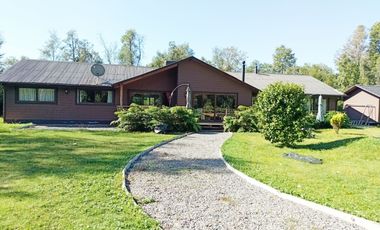 EN VENTA AMPLIA CASA EN PARCELA A MINUTOS DE VILLARRICA