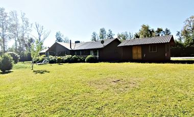 EN VENTA AMPLIA CASA EN PARCELA A MINUTOS DE VILLARRICA