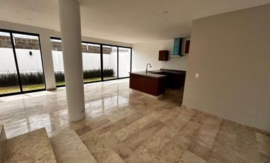 Casa en Venta dentro del Coto Seneca, No. 52, El Campestre Residencial, CP.45221 en Zapopan, Jalisco, México