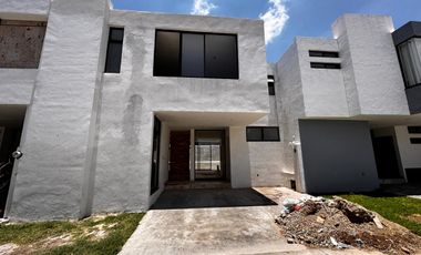 Casa en Venta dentro del Coto Seneca, No. 52, El Campestre Residencial, CP.45221 en Zapopan, Jalisco, México