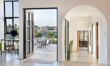 Casa con alberca privada y rooftop en venta, Todos Santos, BCS