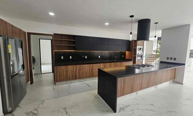 INCREÍBLE RESIDENCIA SEMINUEVA EN VENTA, EN EL PALOMAR. SECCIÓN BOSQUES