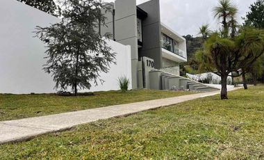 INCREÍBLE RESIDENCIA SEMINUEVA EN VENTA, EN EL PALOMAR. SECCIÓN BOSQUES
