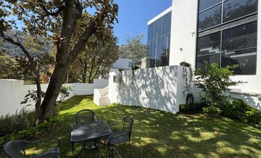 INCREÍBLE RESIDENCIA SEMINUEVA EN VENTA, EN EL PALOMAR. SECCIÓN BOSQUES