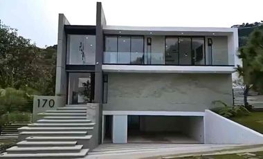 INCREÍBLE RESIDENCIA SEMINUEVA EN VENTA, EN EL PALOMAR. SECCIÓN BOSQUES