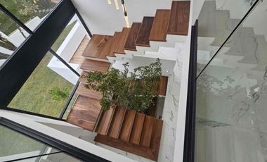 INCREÍBLE RESIDENCIA SEMINUEVA EN VENTA, EN EL PALOMAR. SECCIÓN BOSQUES