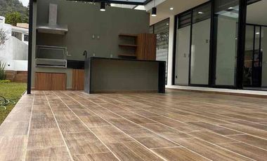 INCREÍBLE RESIDENCIA SEMINUEVA EN VENTA, EN EL PALOMAR. SECCIÓN BOSQUES