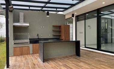 INCREÍBLE RESIDENCIA SEMINUEVA EN VENTA, EN EL PALOMAR. SECCIÓN BOSQUES