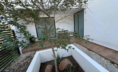 INCREÍBLE RESIDENCIA SEMINUEVA EN VENTA, EN EL PALOMAR. SECCIÓN BOSQUES