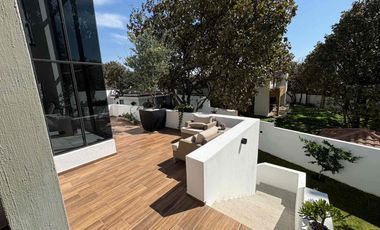 INCREÍBLE RESIDENCIA SEMINUEVA EN VENTA, EN EL PALOMAR. SECCIÓN BOSQUES