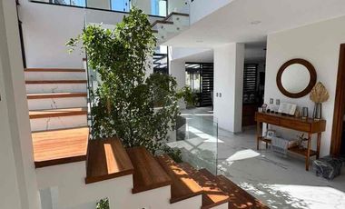 INCREÍBLE RESIDENCIA SEMINUEVA EN VENTA, EN EL PALOMAR. SECCIÓN BOSQUES