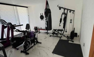 INCREÍBLE RESIDENCIA SEMINUEVA EN VENTA, EN EL PALOMAR. SECCIÓN BOSQUES