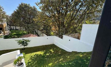 INCREÍBLE RESIDENCIA SEMINUEVA EN VENTA, EN EL PALOMAR. SECCIÓN BOSQUES