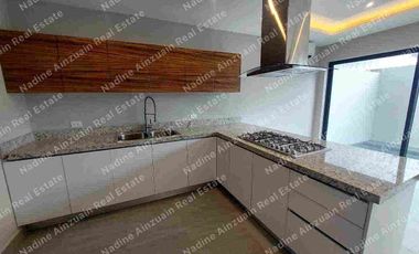 EN RENTA CASA NUEVA. UBICADA EN RESIDENCIAL ARBOLADA, ALBERCA PRIVADA, AMENIDADES, SEGURIDAD 24/7.