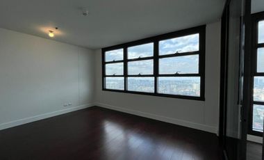 Good Deal 3BR 218 sqm Skyflat in Garden Tower Makati For Sale