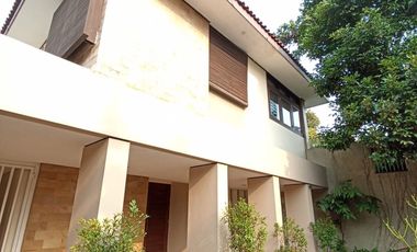 House For Rent 4 Bedrooms, Private Pool & Big Garden - Kuningan Jakarta Selatan