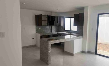 Casa en alquiler en Urbanización Narcisa Club, 3 habitaciones, 3 baños, $750/mes