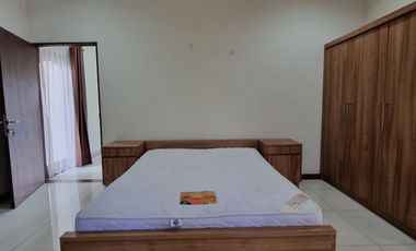 House For Rent with 4 Bedrooms, Pool and Big Garden, Location at Kuningan South Jakarta