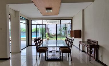 House For Rent with 4 Bedrooms, Pool and Big Garden, Location at Kuningan South Jakarta