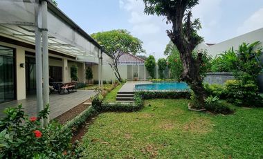 House For Rent with 4 Bedrooms, Pool and Big Garden, Location at Kuningan South Jakarta