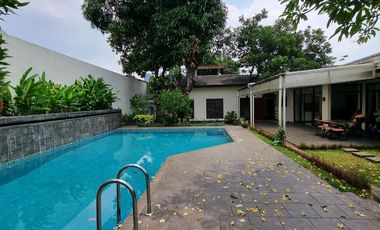 House For Rent with 4 Bedrooms, Pool and Big Garden, Location at Kuningan South Jakarta