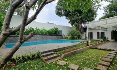 House For Rent with 4 Bedrooms, Pool and Big Garden, Location at Kuningan South Jakarta