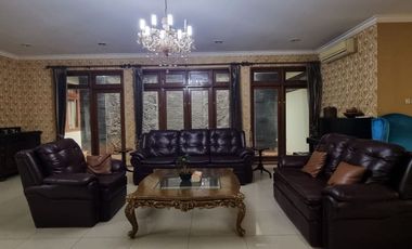 For Rent Big House with 5 Bedrooms, Location at Kuningan South Jakarta