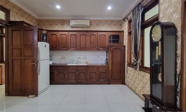 For Rent Big House with 5 Bedrooms, Location at Kuningan South Jakarta