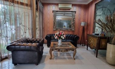 For Rent Big House with 5 Bedrooms, Location at Kuningan South Jakarta