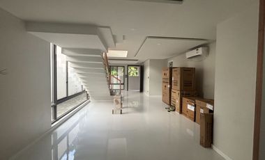 BF Homes Inner Circle 5 Bedroom House and Lot For Sale Parañaque City