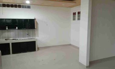 RUMAH 2 LANTAI DENGAN TANAH YG LUAS