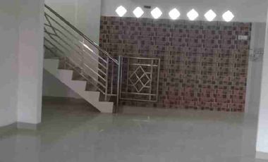 RUMAH 2 LANTAI DENGAN TANAH YG LUAS