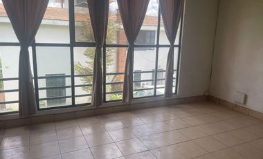 Renta casa para OFICINAS, Col. Santa Cruz Buenavista. Zavaleta y 25 pte