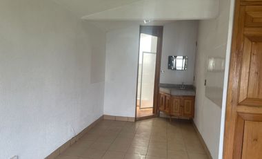 Renta casa para OFICINAS, Col. Santa Cruz Buenavista. Zavaleta y 25 pte