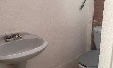 Renta casa para OFICINAS, Col. Santa Cruz Buenavista. Zavaleta y 25 pte