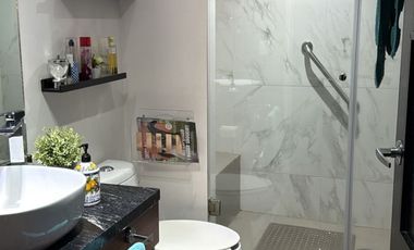 DEPARTAMENTO DE LUJO TIPO GARDEN HOUSE TRIPLE ALTURA EN DOS PISOS EN ZONA LA HERRADURA